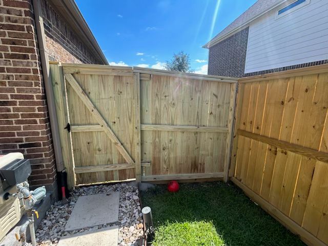 77007 Mustang Fencing’s Durable Wrought - Image 2